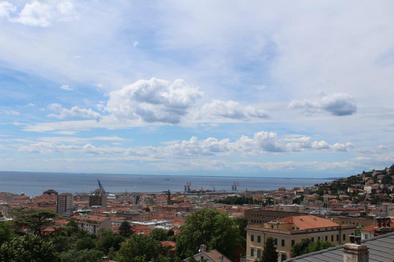 Отель Liberty Sul Golfo Триест Экстерьер фото